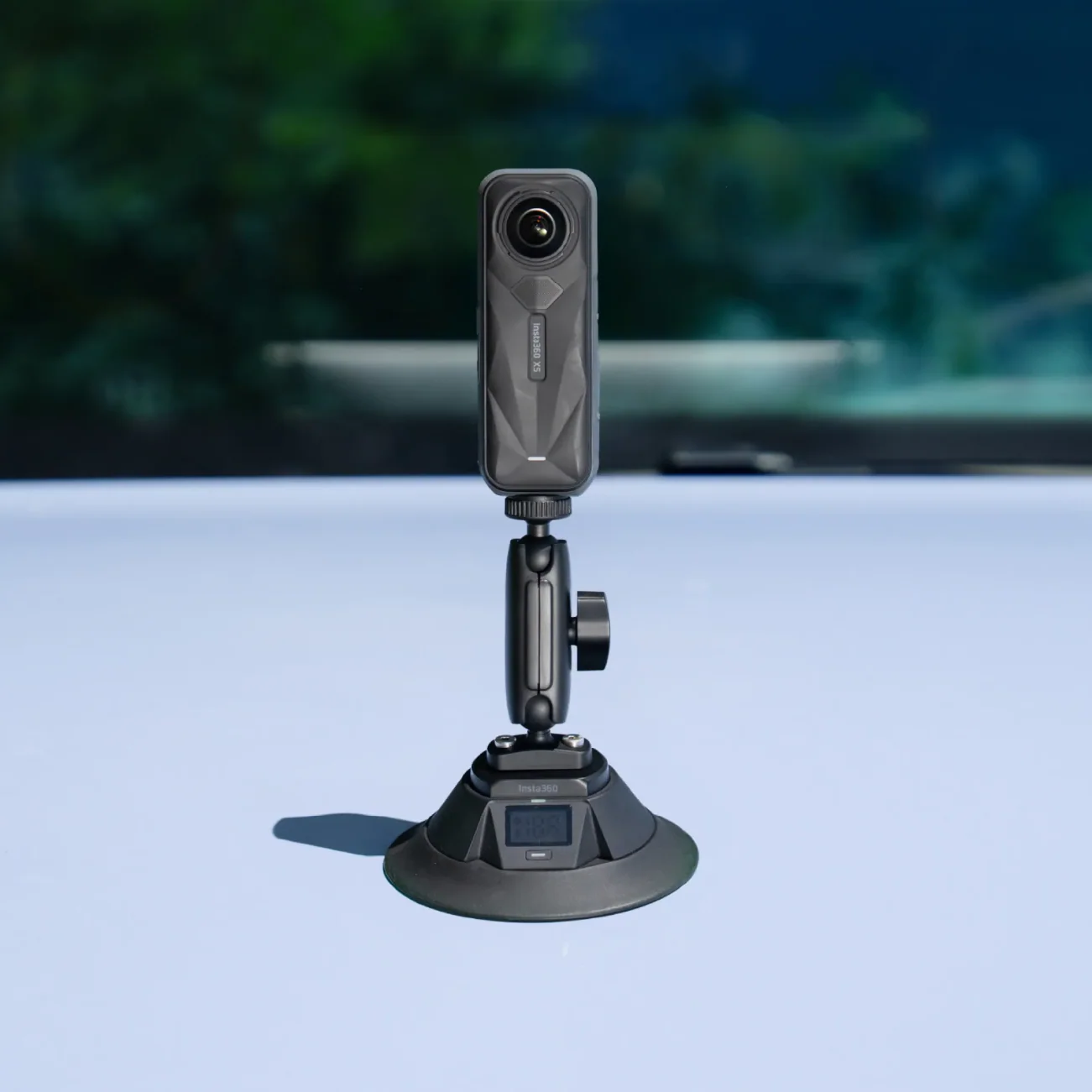 Insta360 Electric Suction Cup Mount - Image 4