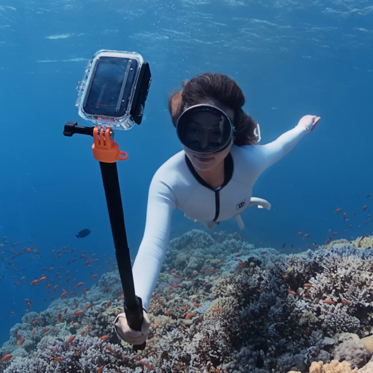Insta360 Underwater Selfie Stick with Remote - Image 9